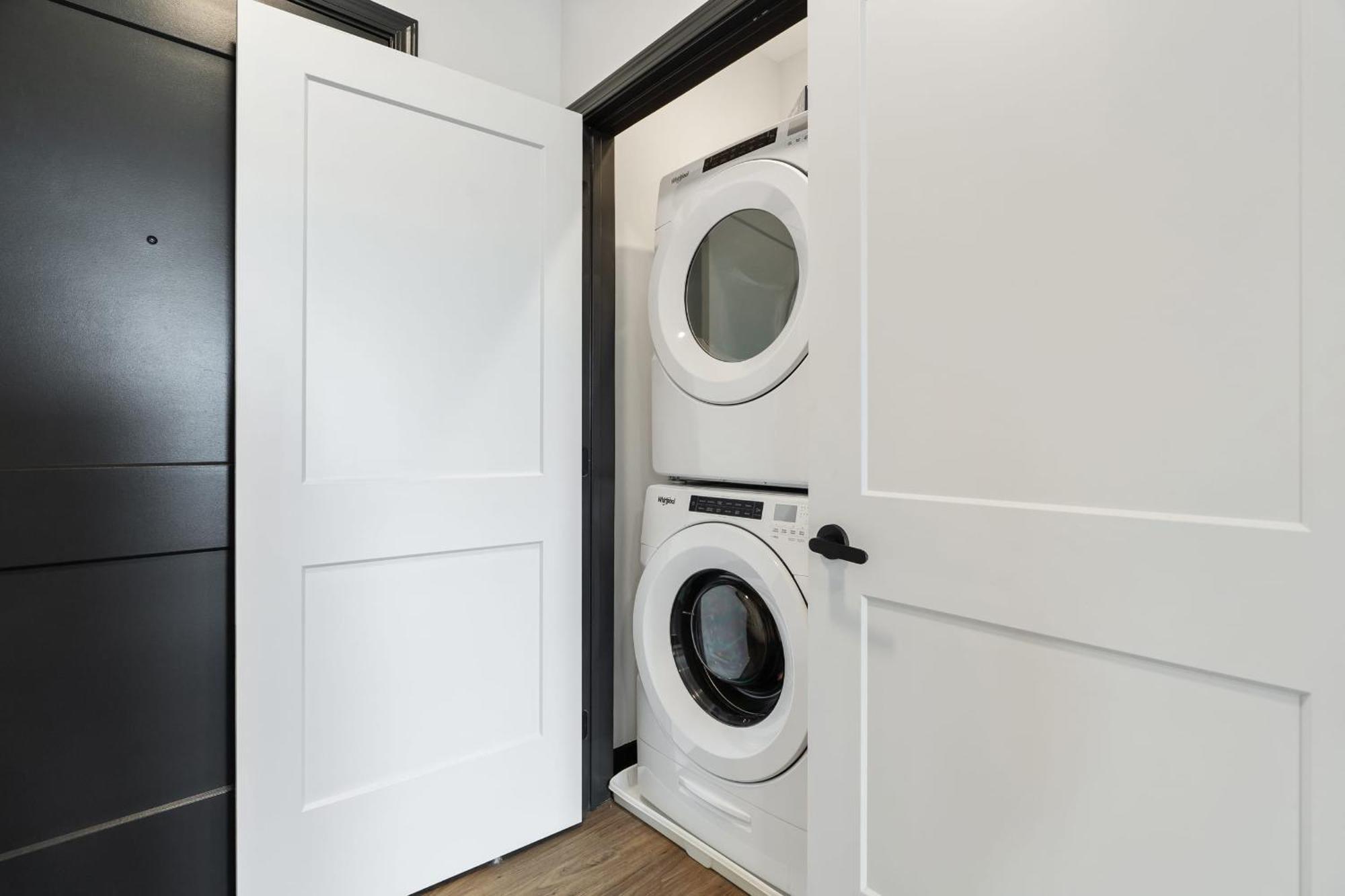 Cozysuites On Mass With Garage Parking #7 Indianapolis Esterno foto