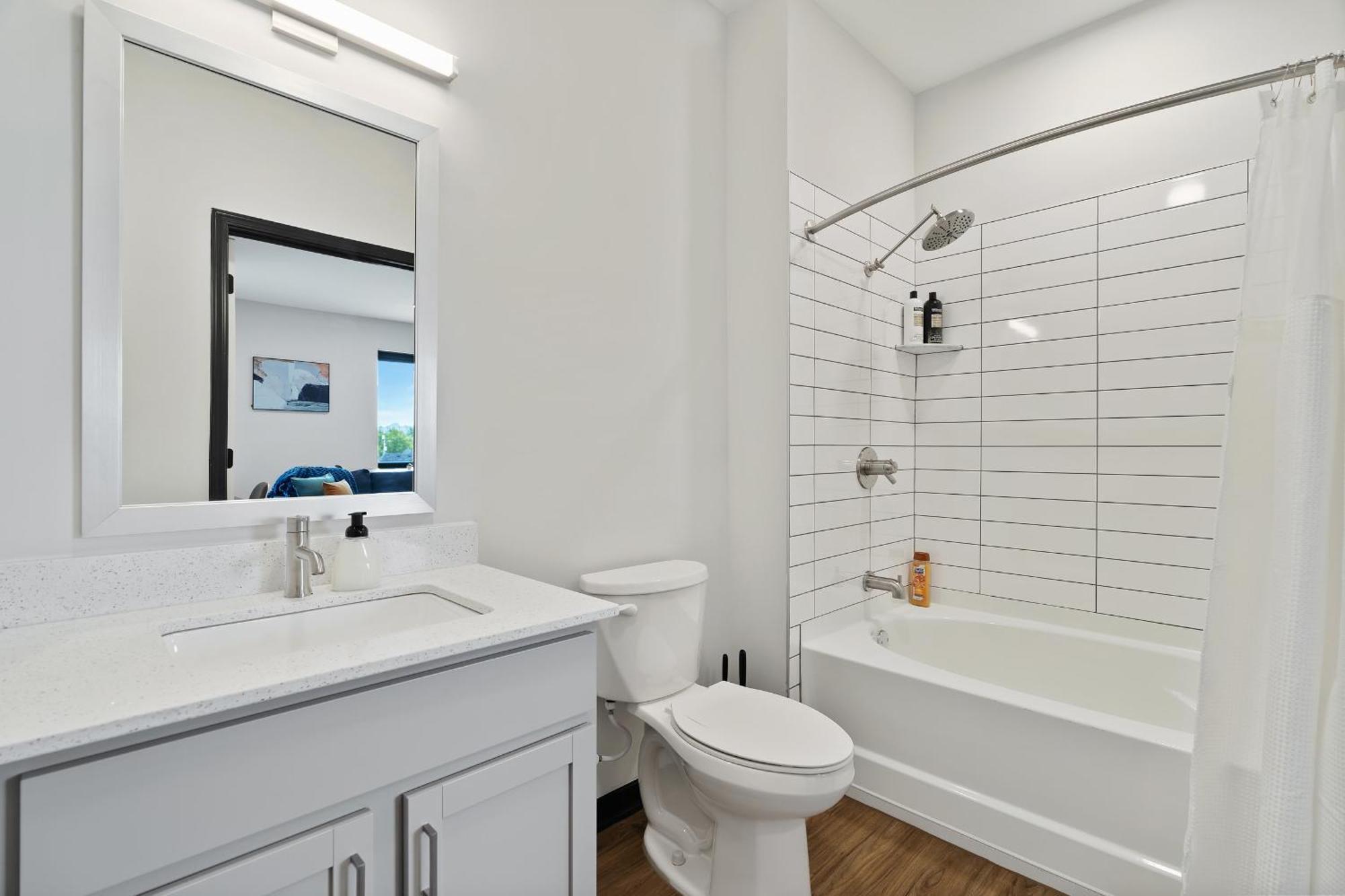 Cozysuites On Mass With Garage Parking #7 Indianapolis Esterno foto