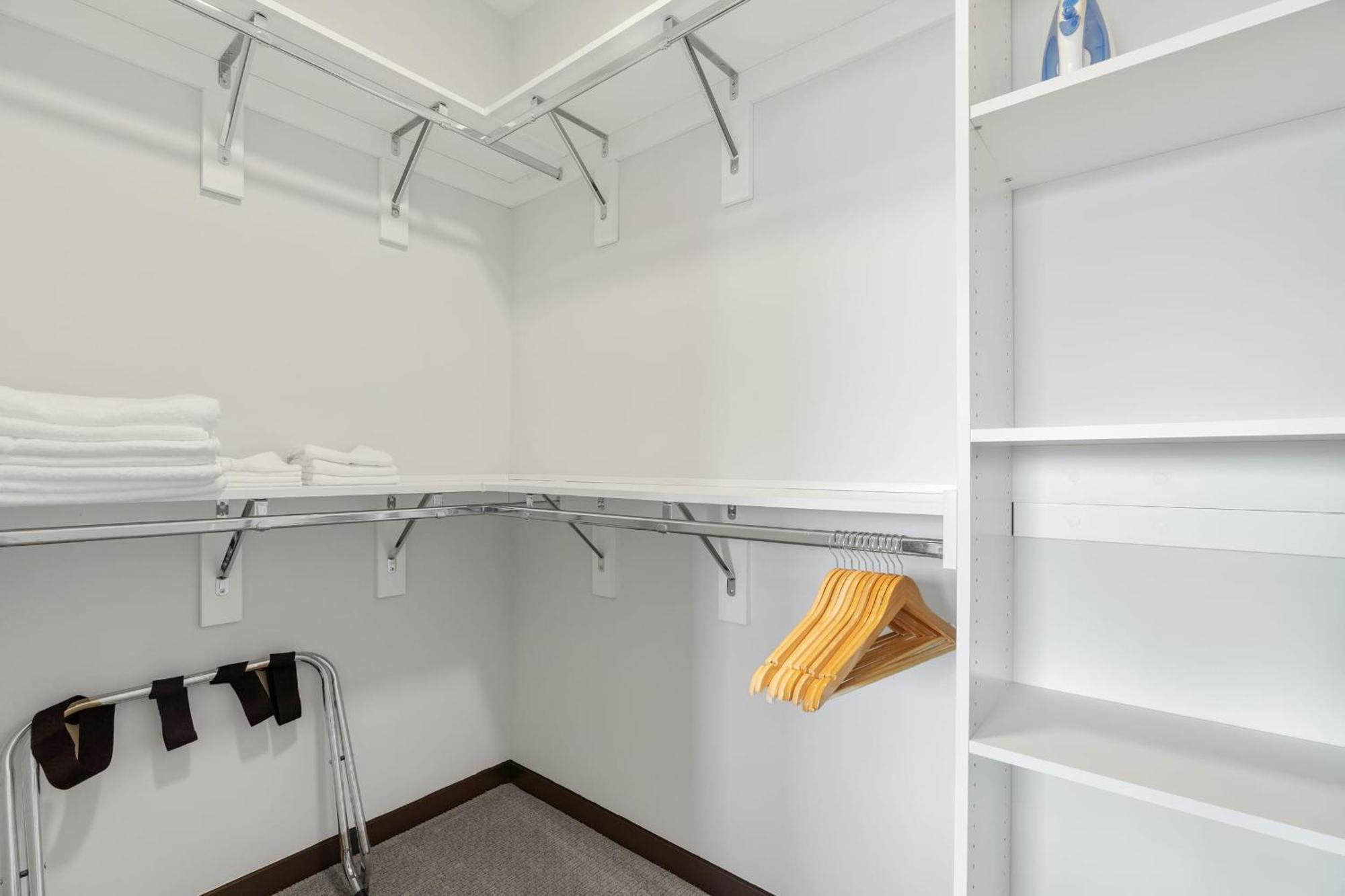 Cozysuites On Mass With Garage Parking #7 Indianapolis Esterno foto